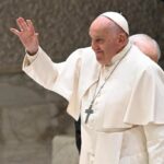 Papa Francisco pide a niños ser “artesanos de paz” y “no perder tiempo en redes sociales”